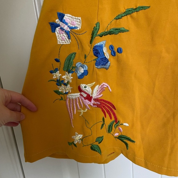 NWOT | Women’s deep yellow floral embroidered shift swing collared‎ dress medium - Picture 2 of 7